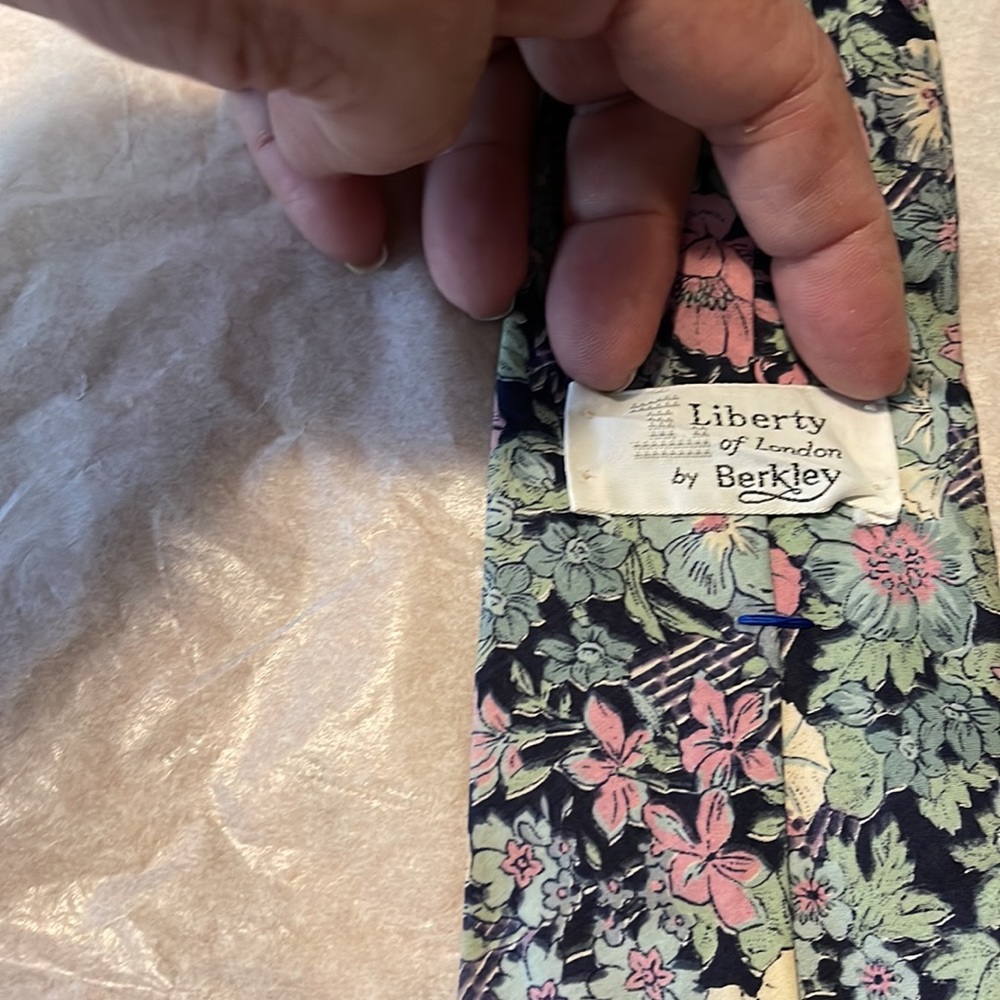 Used tie - Picture 4 of 10